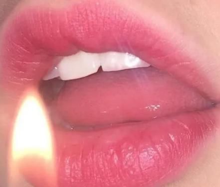 涂口红|女孩子“嘴唇”若有这3特征,笑起来会倾国倾城,中一个就是美人坯子