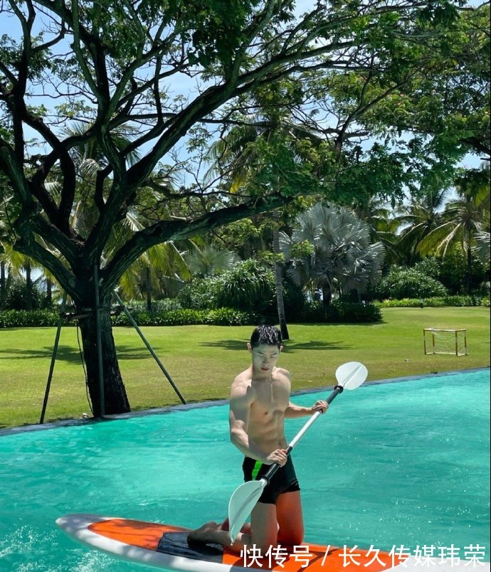 健身|满身肌肉的杭州大男孩，精致帅气，健身锻造出漂亮胸肌人鱼线！