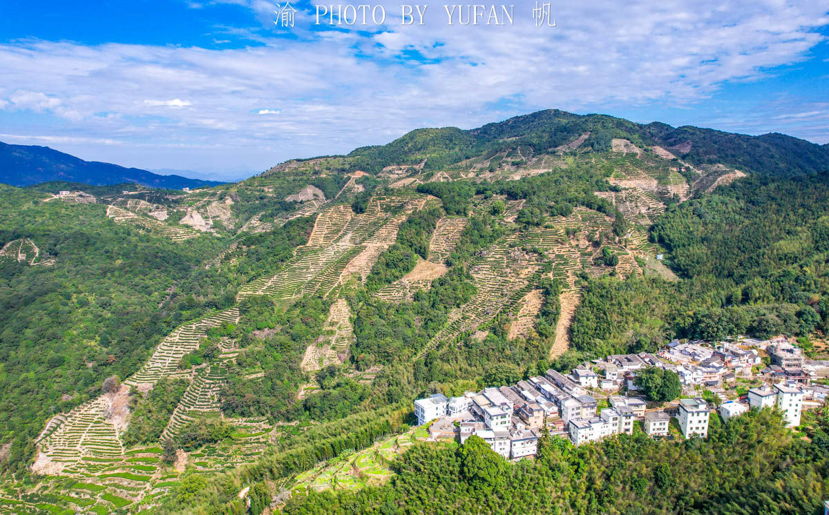 渝帆|藏在粤东大山里的世外桃源，形如山中半岛，村民因一片叶子而致富