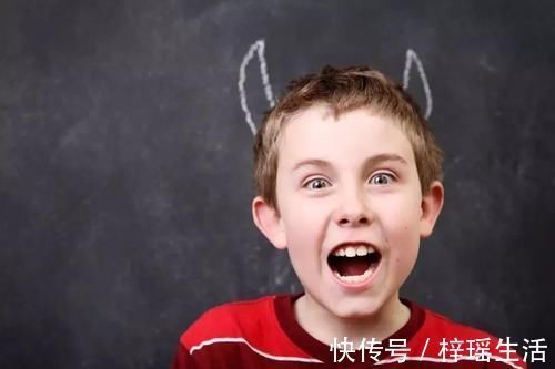 家长|忘记给女儿买果汁,妈妈被5岁女儿连踢三脚,爸爸的回击让人解气