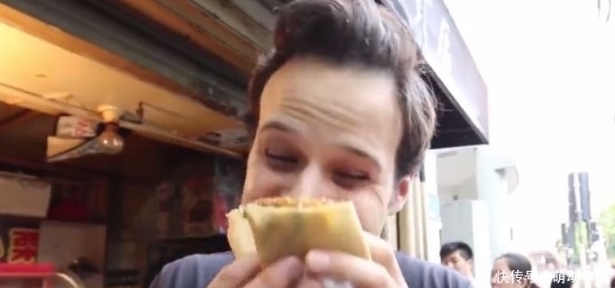 法国富豪瞧不起中餐,肚子太饿街边吃了份煎饼,结果一发不可收拾