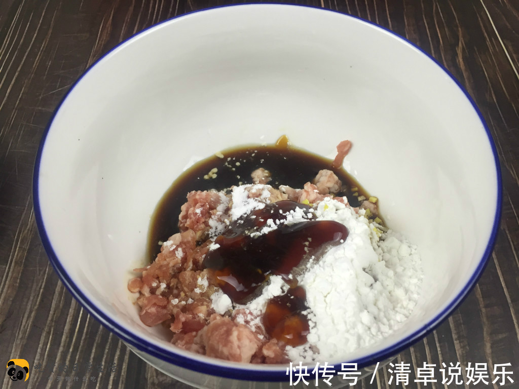 肉丸子下锅就散学会小窍门，肉丸子保准不松散，还很有弹性！