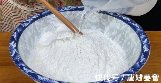 步骤|简单的葱油饼做法,当早餐吃很合适,柔软多层喷喷香