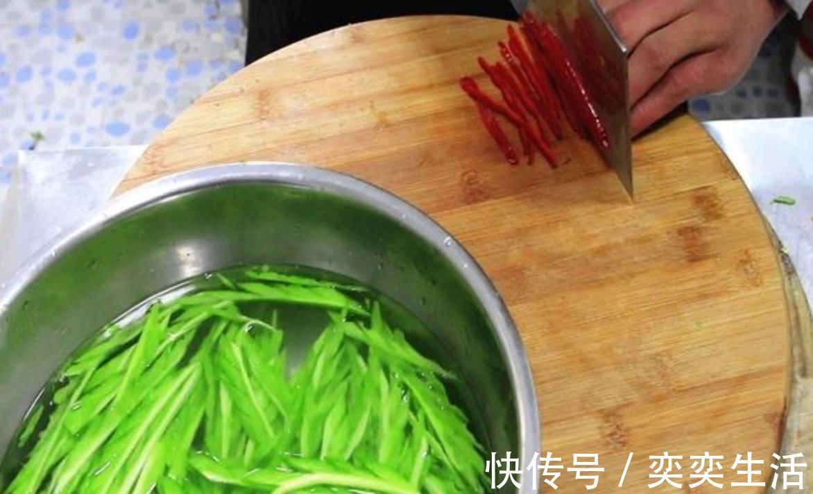 焯水|凉拌苦瓜要不要焯水?很多人搞错,只需1步,苦瓜清脆好吃不发苦