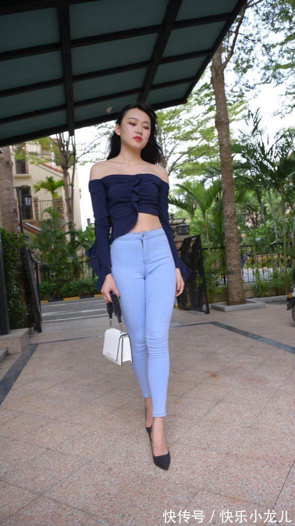 面料 黑色吊带上衣搭配牛仔裤,彰显不同时尚感,也很有时尚气质