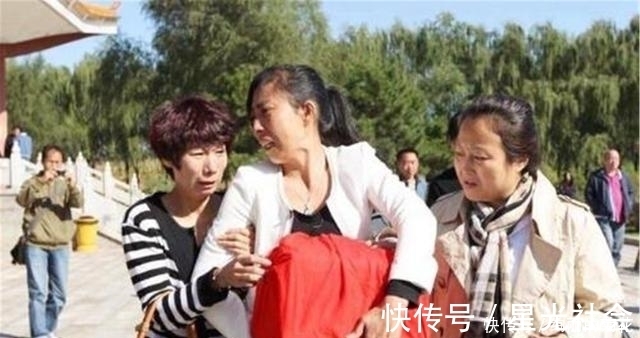 中国文化|火葬场贴出上联:“早来晚来早晚得来”,看了下联,让人很不舒服