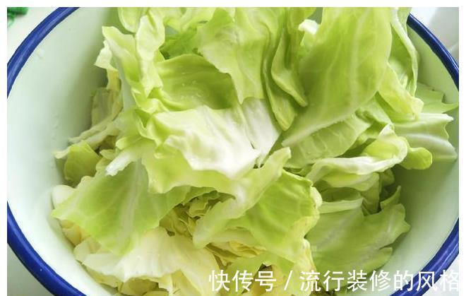 炒包菜|包菜的懒人做法,不用刀切,简单一炒就出锅,香脆又好吃