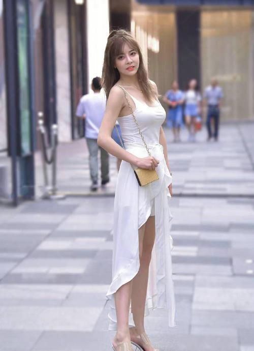 仙女|吊带装搭配热裤轻松秀身材,让你美成仙女