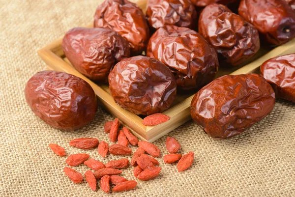 银耳|枸杞泡水不放它，养生效果全白搭！养肝润肺是一绝，这个季节绝不能错过