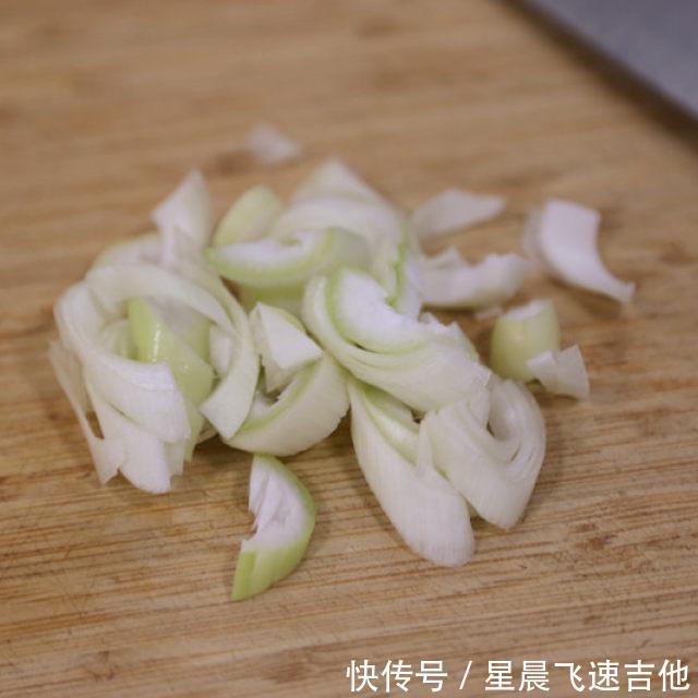 毛豆|香辣毛豆米炒小鱼干,看起来好开胃的样子