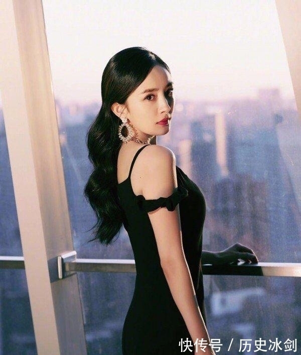 郭碧婷|“羊毛卷”就要过时了,“漫画卷”才是今冬最火发型,减龄显脸小