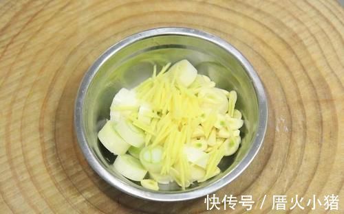 葱白蒜片|厨师长教你“宫保鸡丁”又嫩又滑技巧，学会了不用出门在家就能做