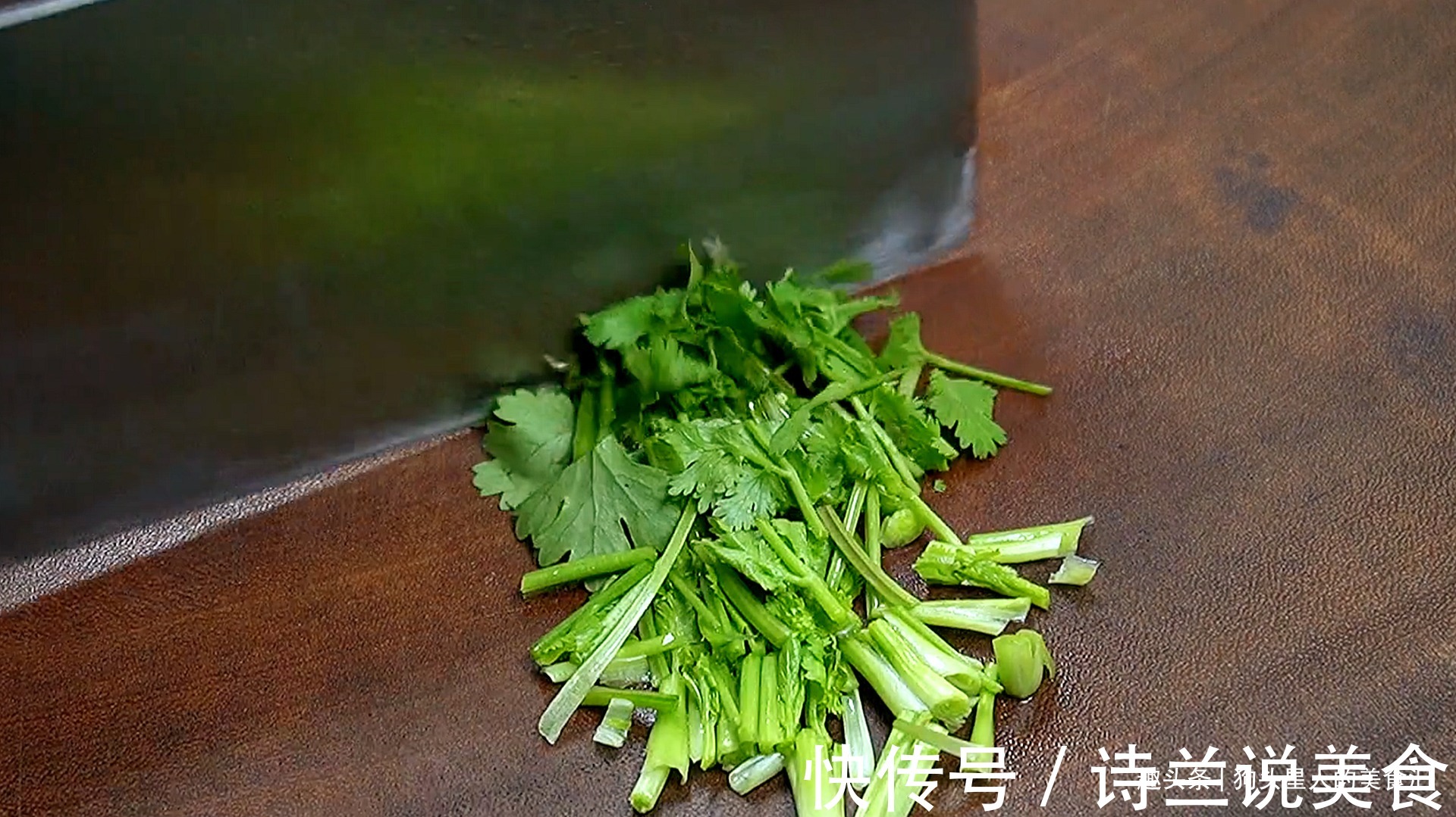 凉拌豆腐皮时，有3种食材缺一不可，筋道好吃无腥味