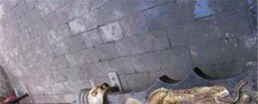 青龙偃月刀$关二爷的墓被挖了,青龙偃月刀真的在里面么怎么还有两种武器!