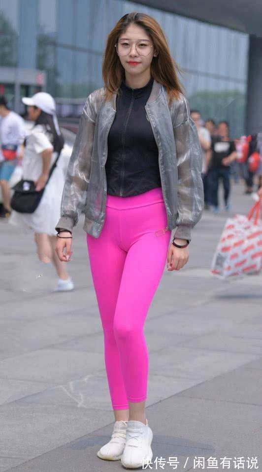 廉价感 见过世面的中年女人,冬天很少穿这4种“裤子”,会显土气又廉价