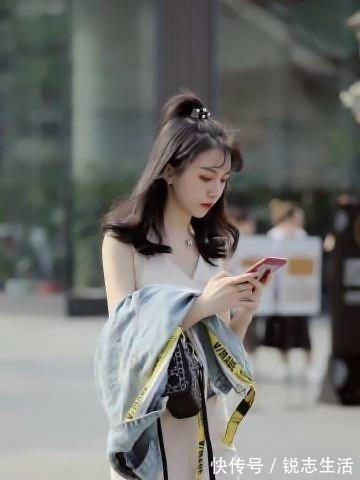 小姐姐|街拍:小姐姐长发及腰,身材曼妙性感至极,你最喜欢哪一个?