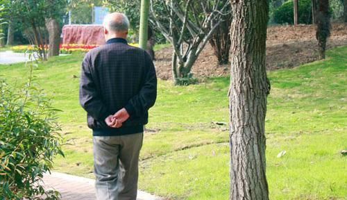 老脚|人老脚先衰脚上有个“不老穴”,不论男女,没事多按按有好处