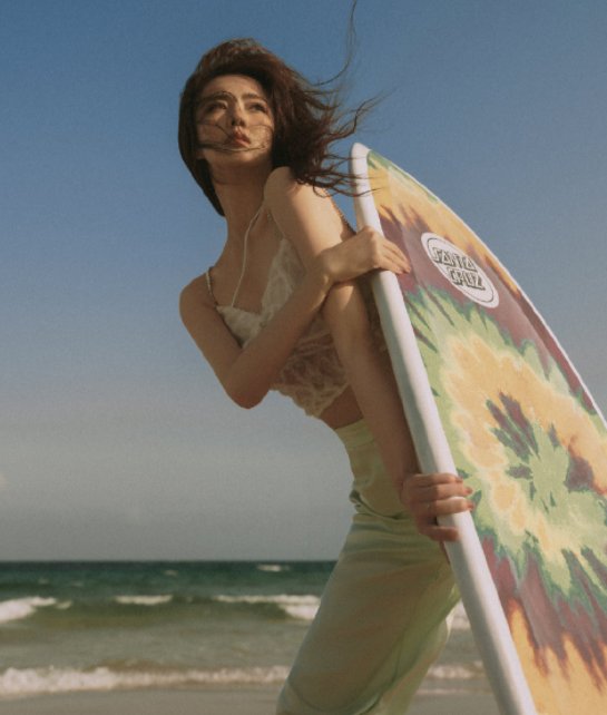 徐璐玉女变欲女!泳装照风情万种,穿性感吊带"事业线"吸睛