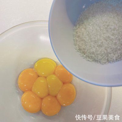 烤盘|史上最好吃的酸酸甜甜的虎皮天使蛋糕卷做法