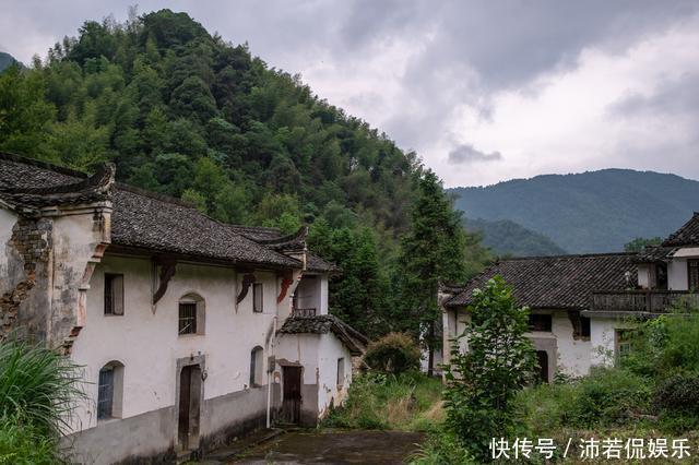 藏在皖南山里的古村，至今已600多年历史，景色美如“世外桃源”