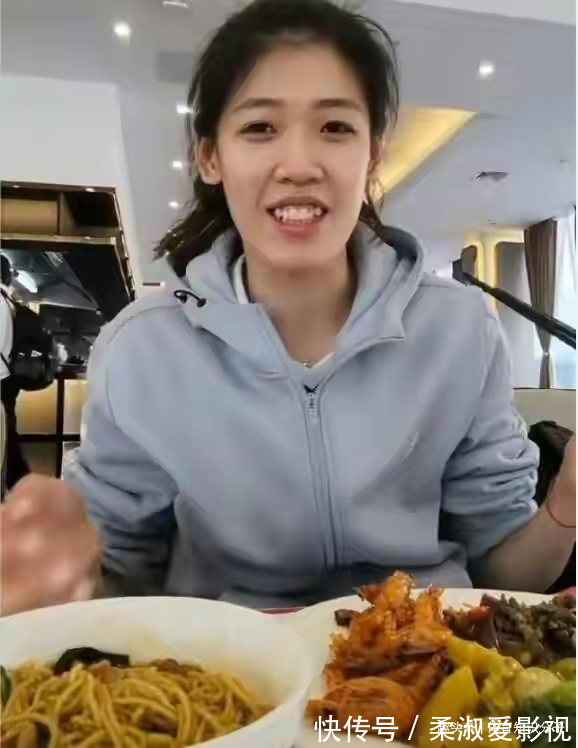 郎平|吃肉吃虾喝可乐!李盈莹不受郎平监督管不住嘴,女排主攻白减肥了