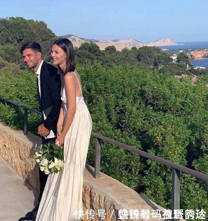 老佛爷独宠的“香奈儿女孩”,穿过10万美金高定,如今穿着一千元婚纱嫁了