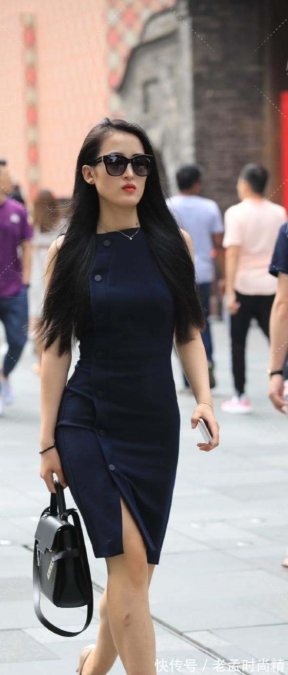 半身裙|随性自然的连衣裙穿搭富有时尚感,想说不爱它都难,吸引视线