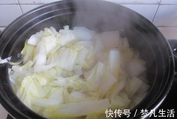大白菜|冬天这菜要多吃，它是血管“保护神”，清热解毒防感冒，多吃极好