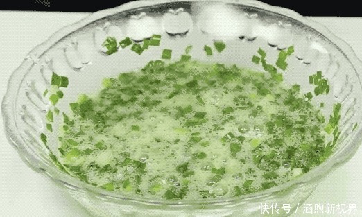 翠绿|正宗的韭菜炒鸡蛋做法,鸡蛋滑嫩,韭菜翠绿不出水,越吃越香
