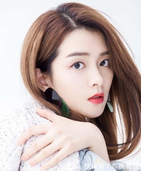 火花|陈昊宇与男性吻戏花絮太精彩，对方小她四岁，两人“火花四溅”