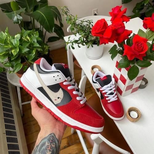 消费者|把RO和芝加哥“抄”成一双鞋的行业里，Drake也是消费者