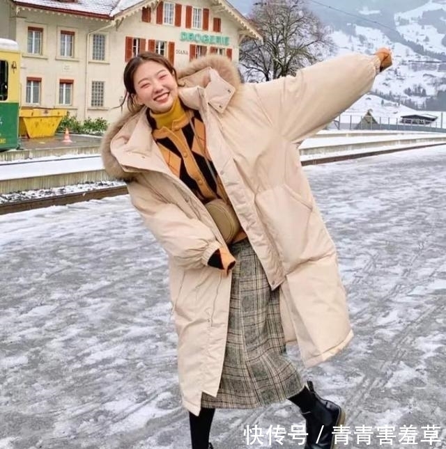 外套|秋冬外套里面怎么穿?建议试试这3件“内搭”,个性时髦又保暖