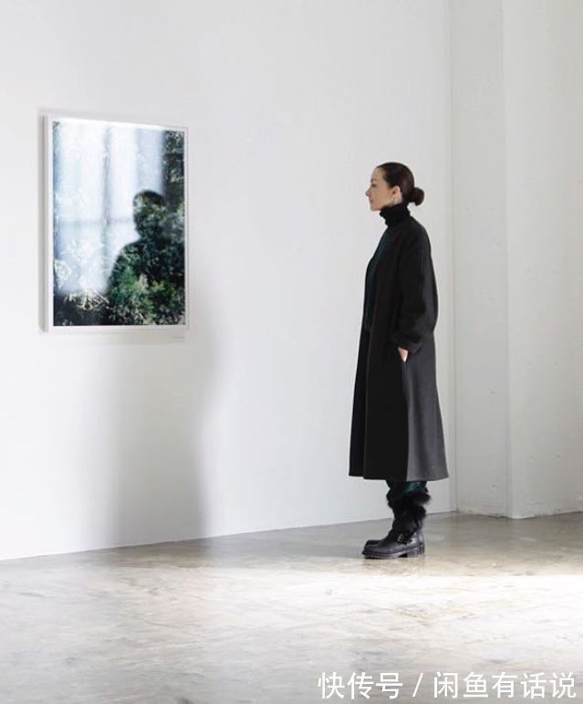 大妈感 被60岁日本主妇惊艳了,靠黑白穿搭摆脱“大妈感”,低调却很高级