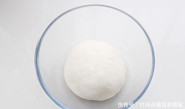 油酥饼做法并不难,掌握正确配方和比例,保证层层酥脆一碰就掉渣