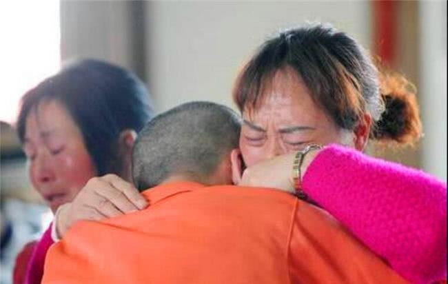 孕检|备孕4年怀上双胞胎,孕检却说是连体婴,妈妈坚持生下后相拥而泣