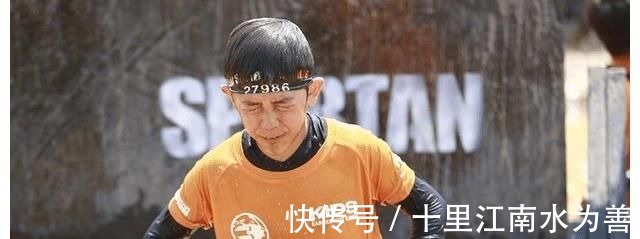 康康在《爸爸去哪兒》一出場(chǎng)就是“霸總”，其實(shí)他兒時(shí)也很可愛(ài)