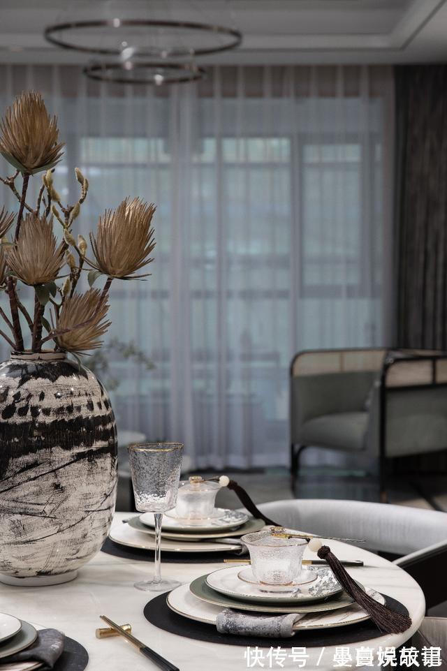 书房|这对夫妻晒出146㎡之家,一点都不豪华的“中式”,却被深深迷住