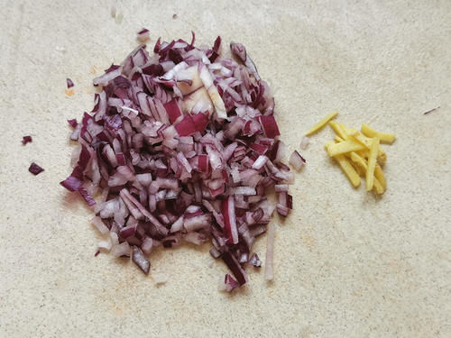 在家烤翅中自配腌料，烤好外焦里嫩香浓入味，真解馋