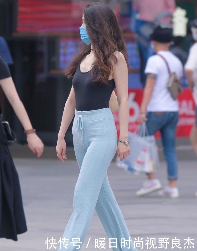 展现|休闲清凉的装扮,谁穿谁喜欢,让你轻松展现时尚潇洒的气质