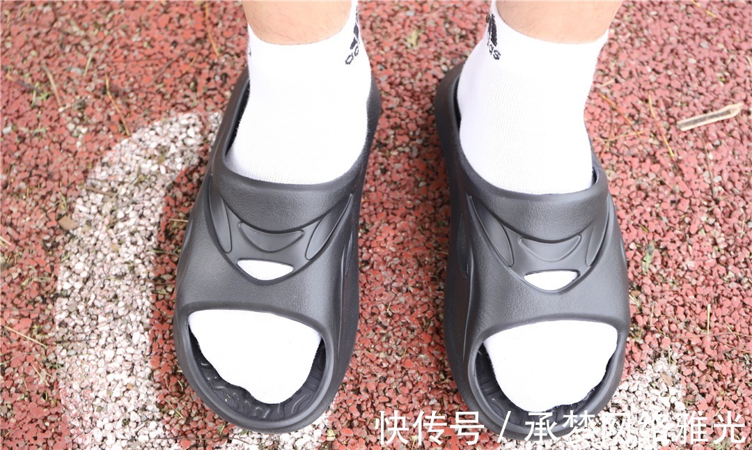 鞋底|咕咚运动舒缓拖鞋，真正的踩屎感，极致舒缓双脚