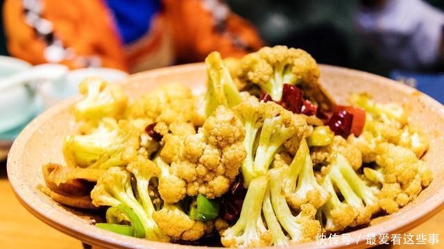 同样是花菜，选紧花还是散花菜农说口感相差很大，以后别再买错