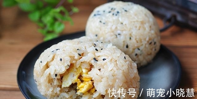 早餐|米饭新做法，儿子着了迷，天天吃不够，5分钟上桌，我特乐意做！