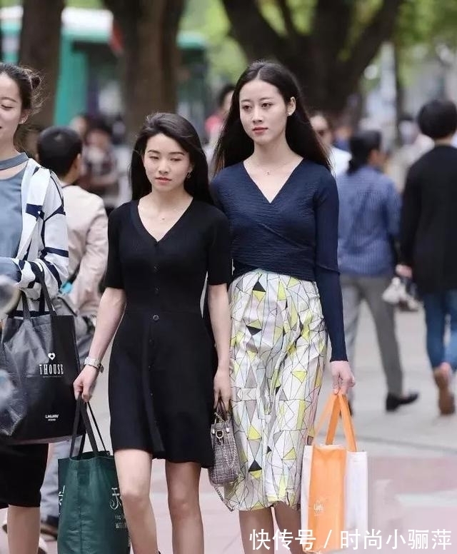 针织半身裙 V领针织半身裙,气质动人,清新自然