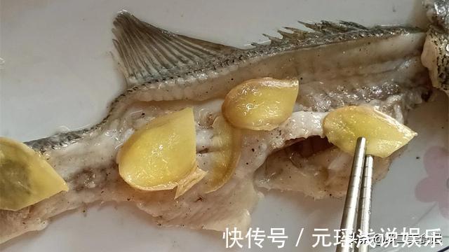 鲈鱼|鲈鱼这样做太好吃了，肉香嫩滑，吃了几十年都没吃够，太解馋了