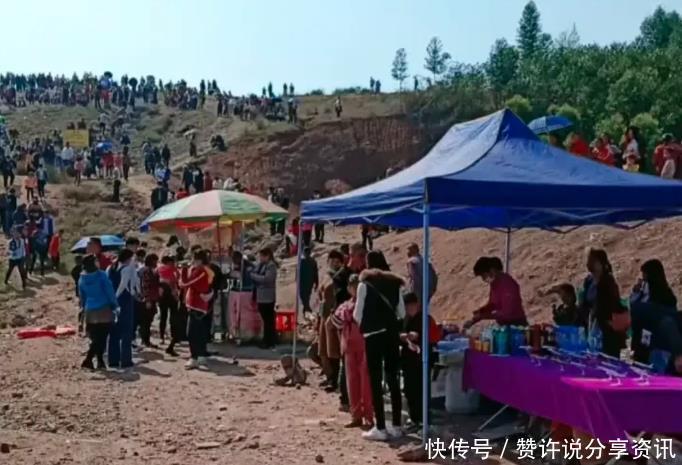 年初一！实拍广西一机场人气超旺：两公里堵两小时，现场人山人海