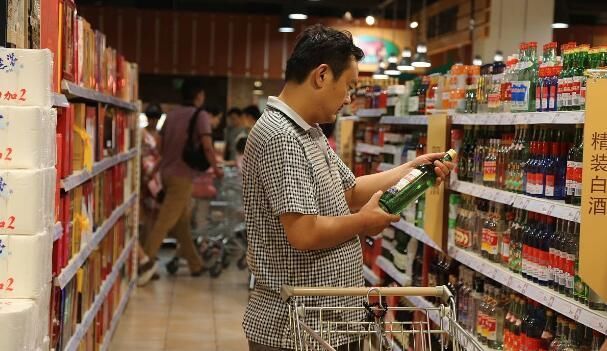 纯粮白酒|买白酒时,无论啥大牌子,只要瓶身有这5个数字,都是酒精勾兑酒