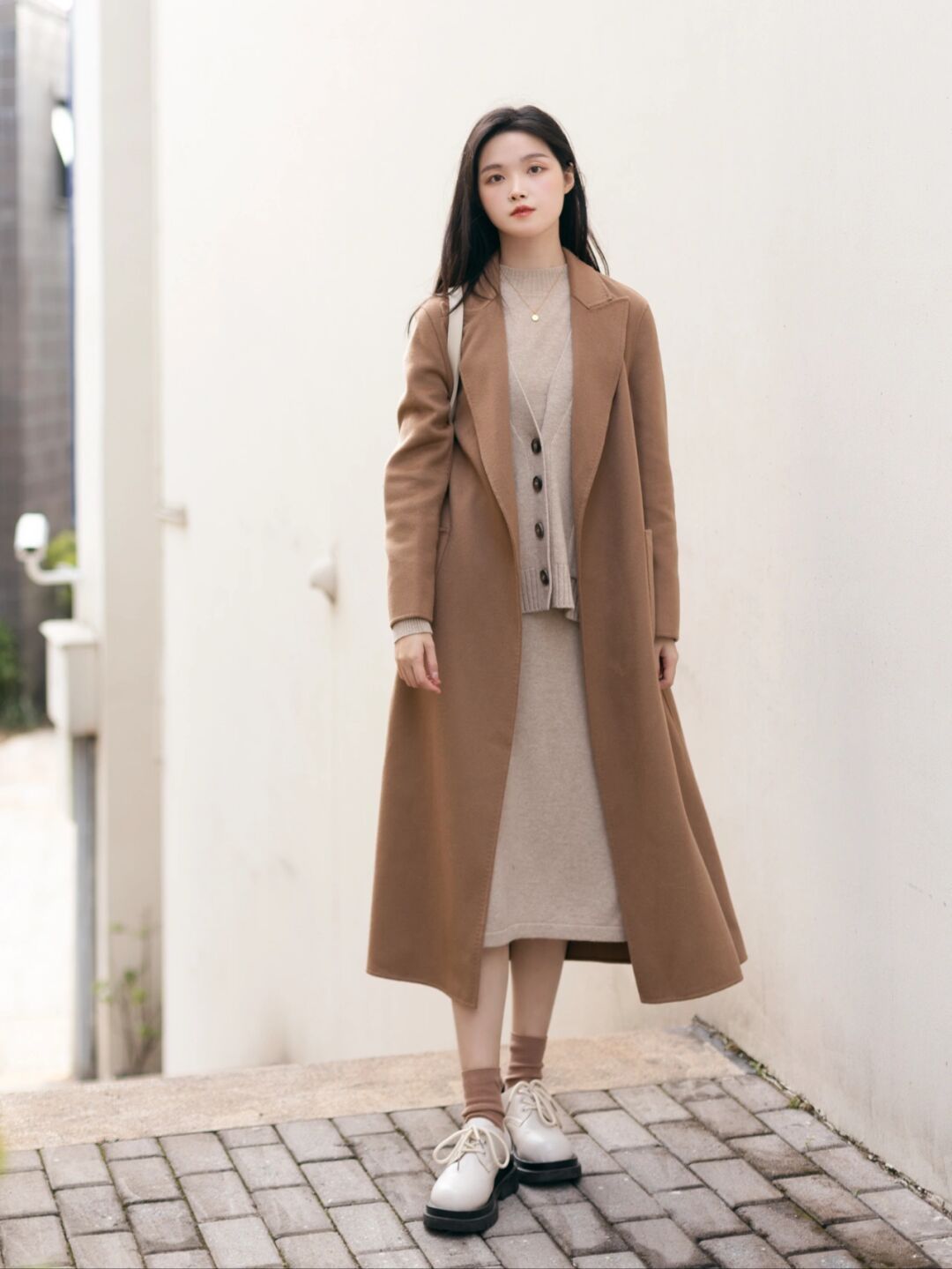深灰色 大衣怎么穿保暖又高级?这些穿搭日常实用又百搭,普通人也能驾驭