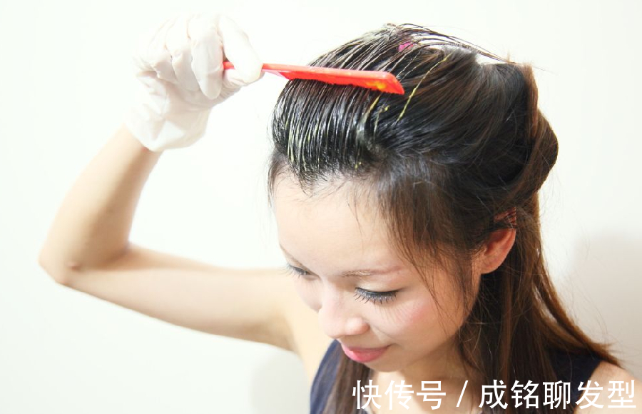 染发|头发“一半黑一半黄”,怎么才能染均匀?学会这三招轻松染头发