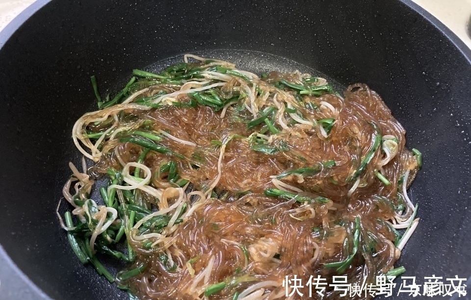 秋天此菜每周吃二次，清爽可口有筋道，简单省事，上桌就光盘