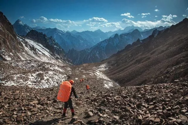 美丽中国-337-：横亘、狼塔